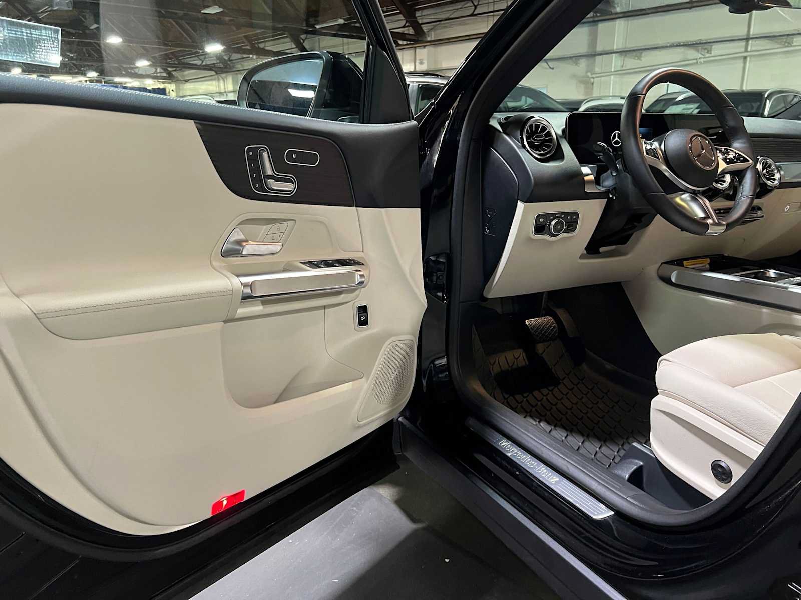 Used 2026 Mercedes-Benz GLB 250 4MATIC image 22