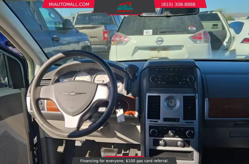 Used 2009 Chrysler Town & Country Touring image 11