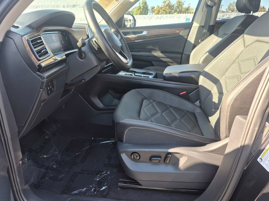 Used 2025 Volkswagen Atlas SE FWD image 13