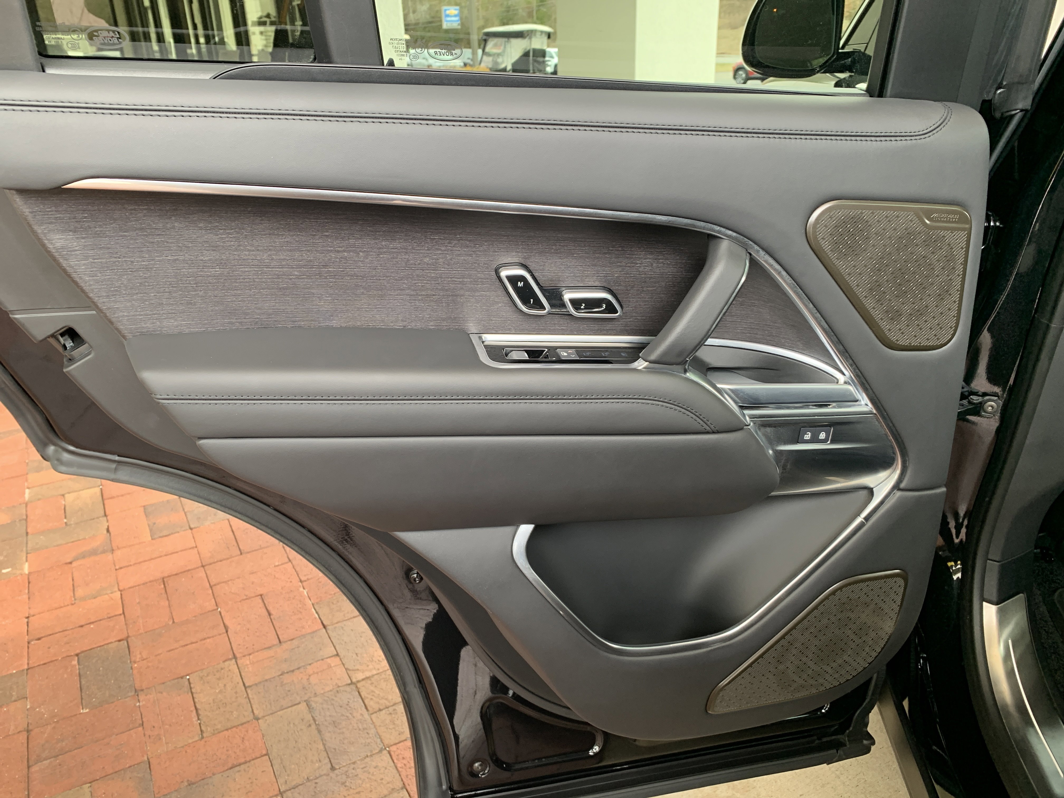 Used 2025 Land Rover Range Rover Autobiography image 29