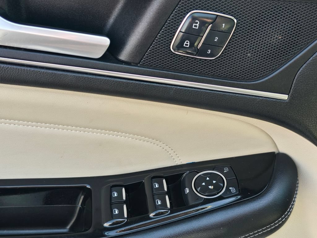 Used 2016 Ford Edge Titanium w/ Technology Package AWD/4WD image 21