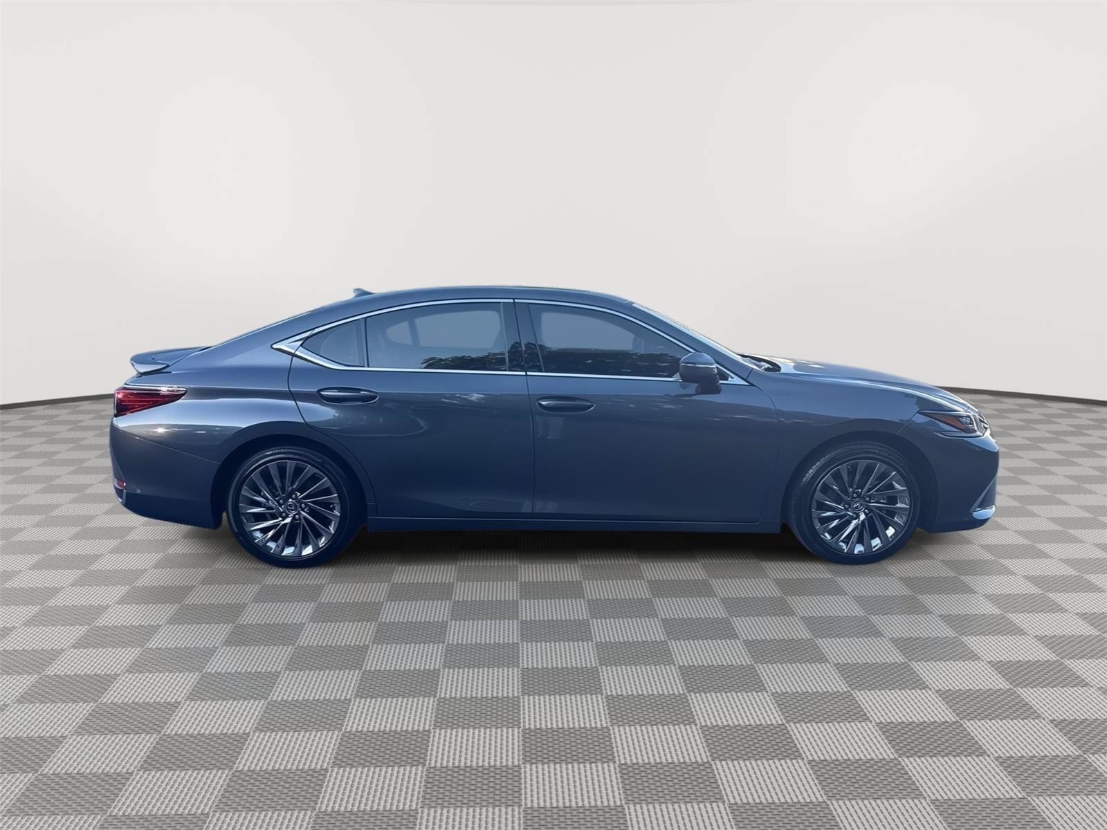Used 2025 Lexus ES 300h Ultra Luxury w/ Accessory Package (Z2) FWD image 5