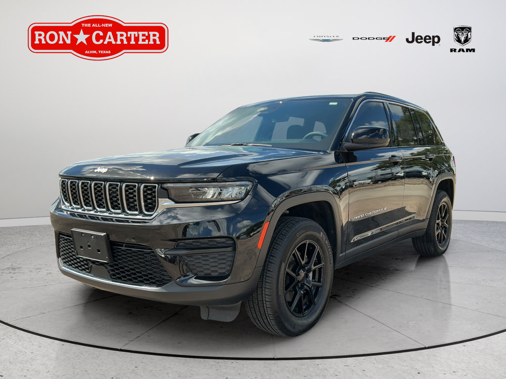 Used 2025 Jeep Grand Cherokee Laredo X RWD image 3