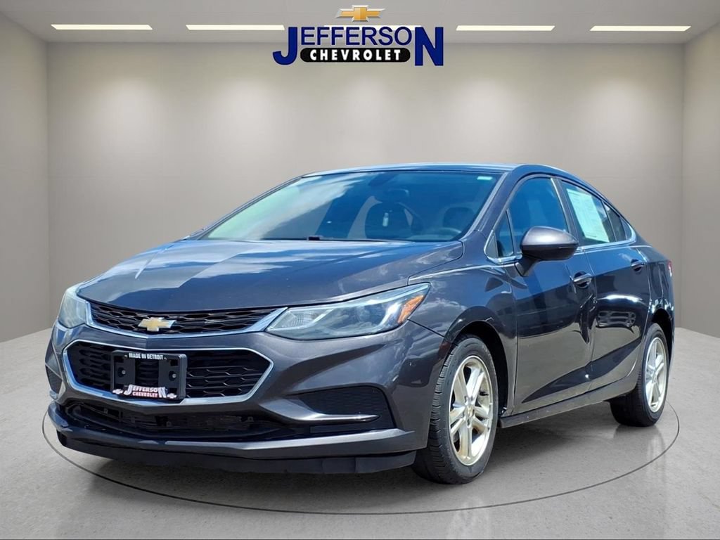 Used 2017 Chevrolet Cruze LT FWD image 1