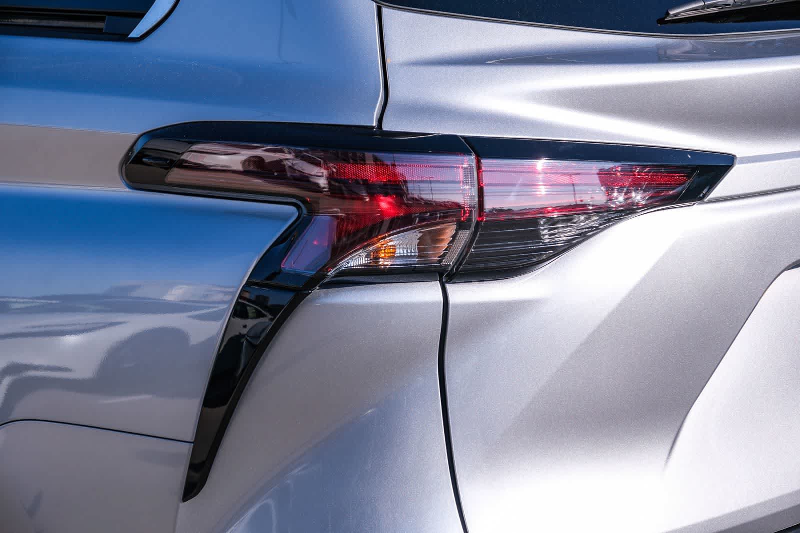Certified 2024 Toyota Sienna XLE FWD image 7