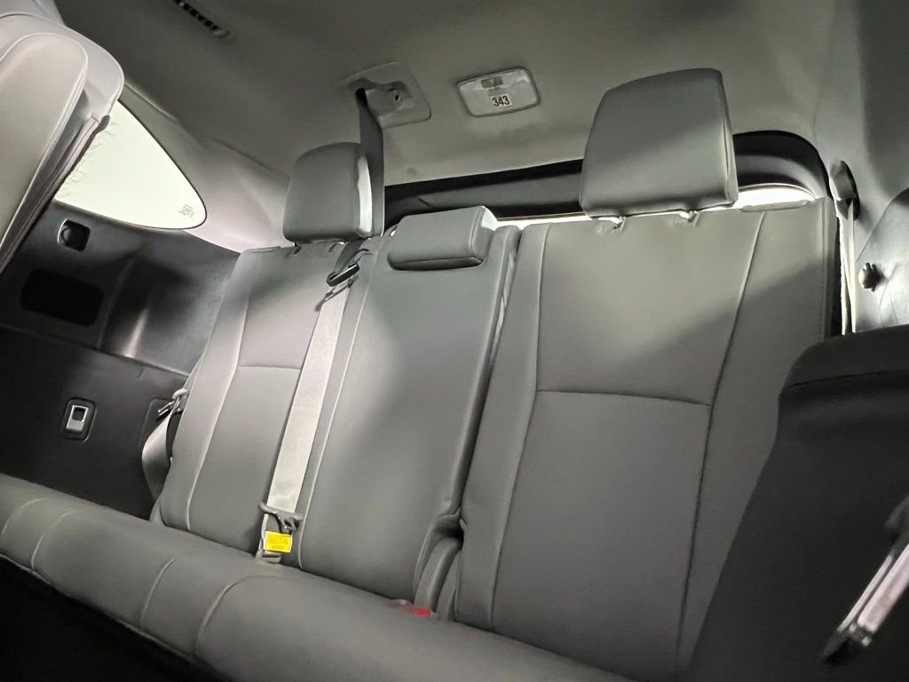 Used 2024 Toyota Highlander Platinum image 25