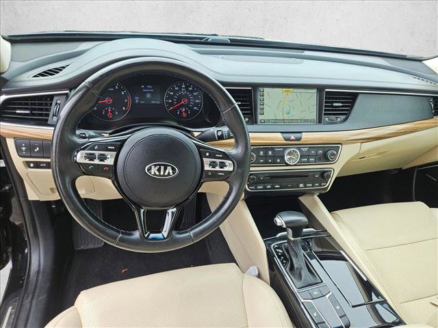 Used 2018 Kia Cadenza Premium w/ Luxury Package FWD image 17