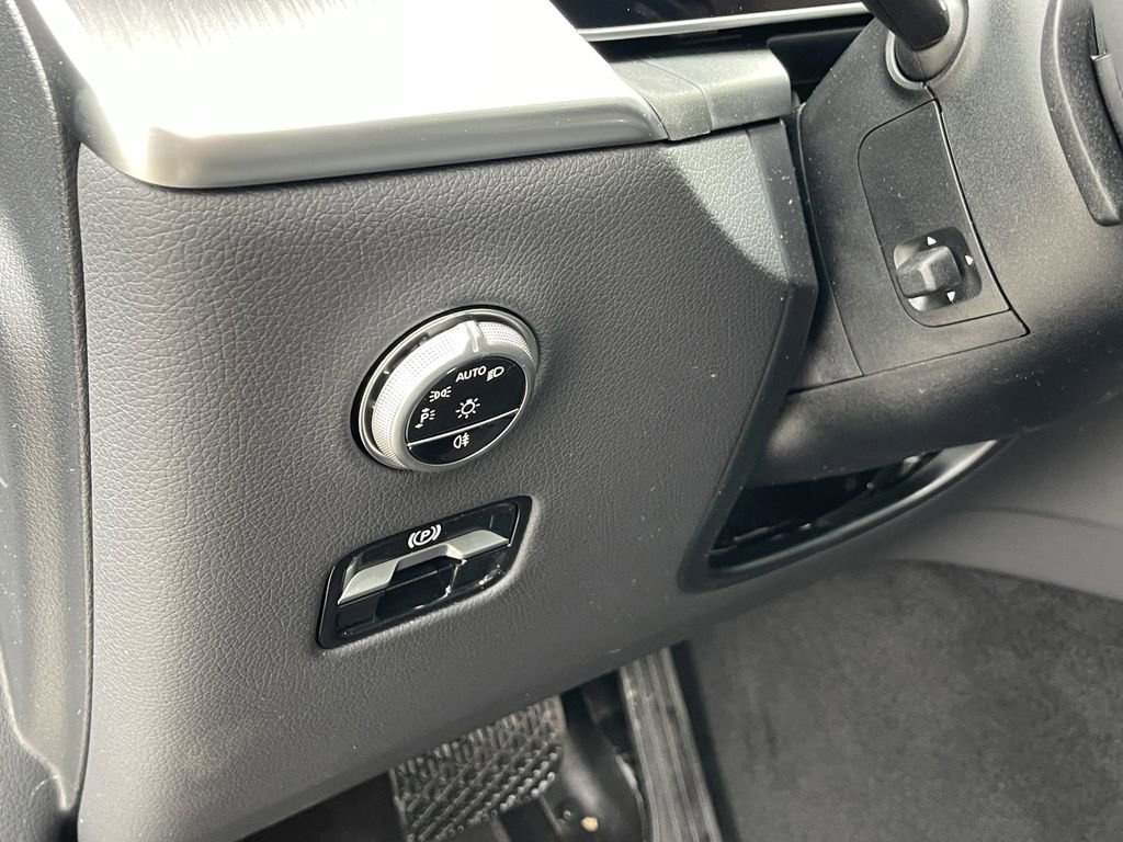 Used 2025 Mercedes-Benz GLC 300 4MATIC image 15