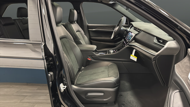 New 2026 Jeep Grand Cherokee Altitude AWD/4WD image 25