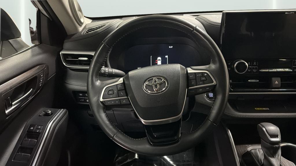 Used 2023 Toyota Highlander Platinum AWD/4WD image 19