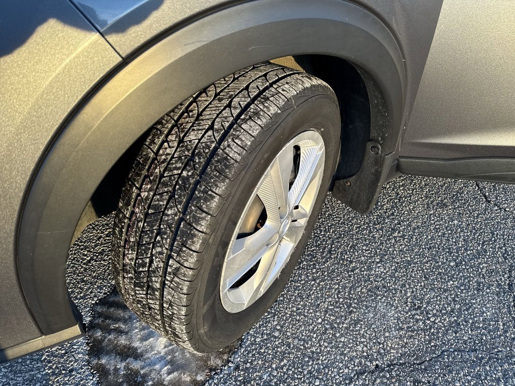 Used 2023 Nissan Kicks S image 16