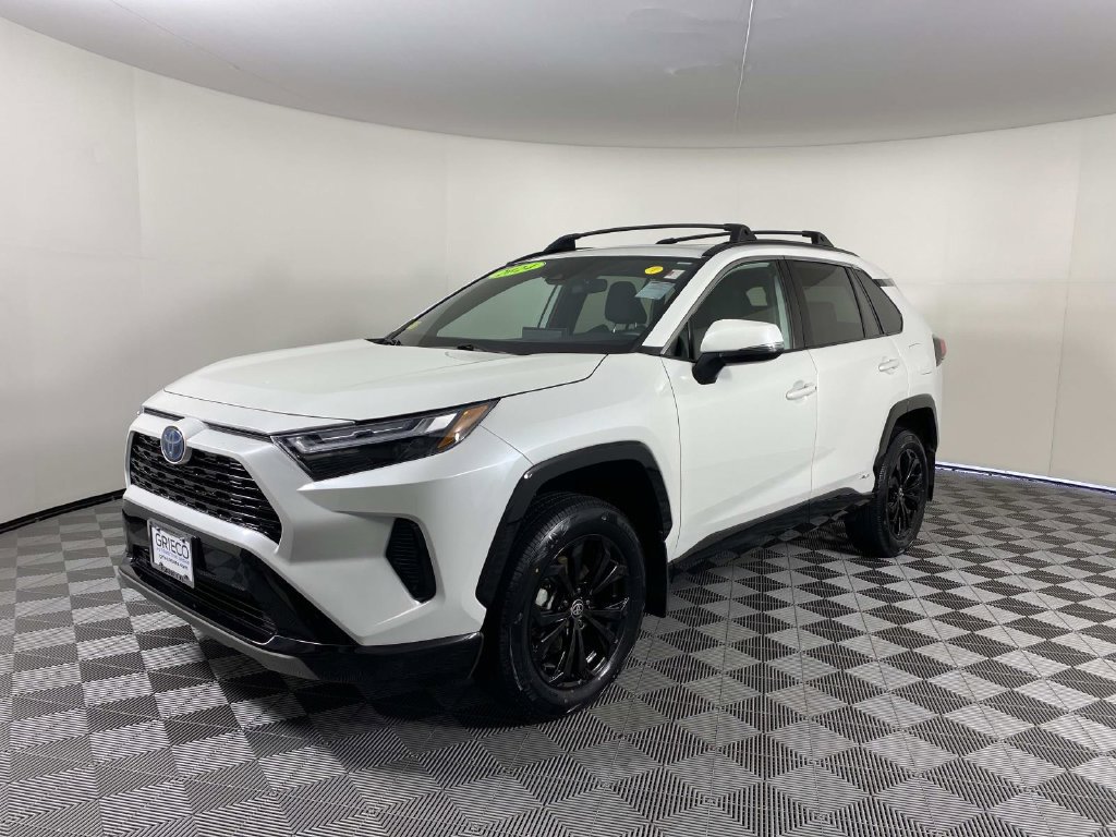 Used 2024 Toyota RAV4 SE w/ Convenience Package AWD/4WD image 4
