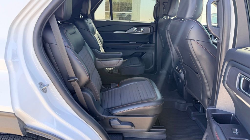 Used 2025 Ford Explorer ST-Line w/ Premium Package RWD image 14