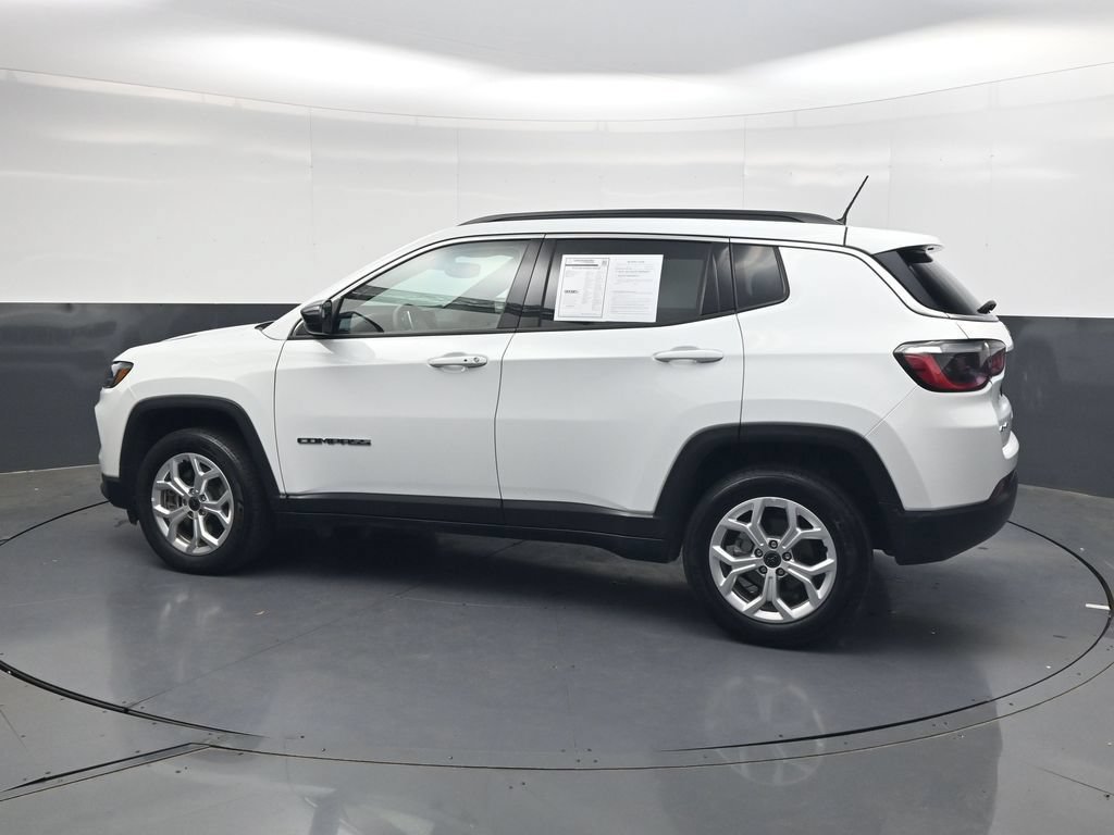 Used 2025 Jeep Compass Latitude AWD/4WD image 8