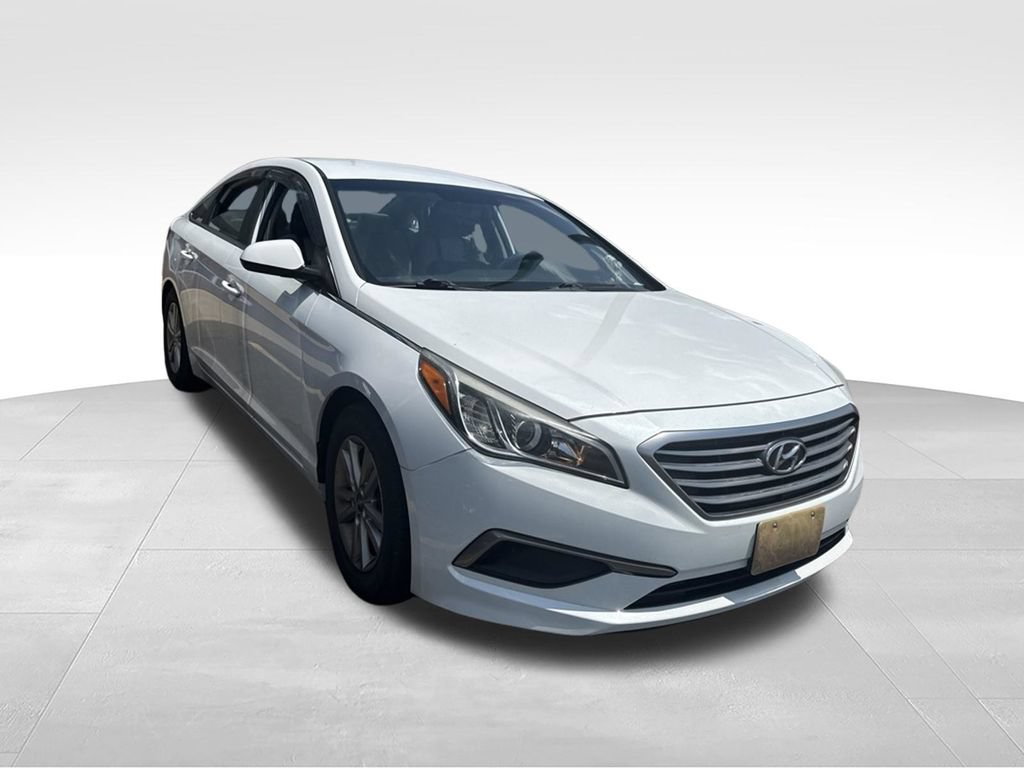 Used 2017 Hyundai Sonata SE w/ Cargo Package FWD image 7