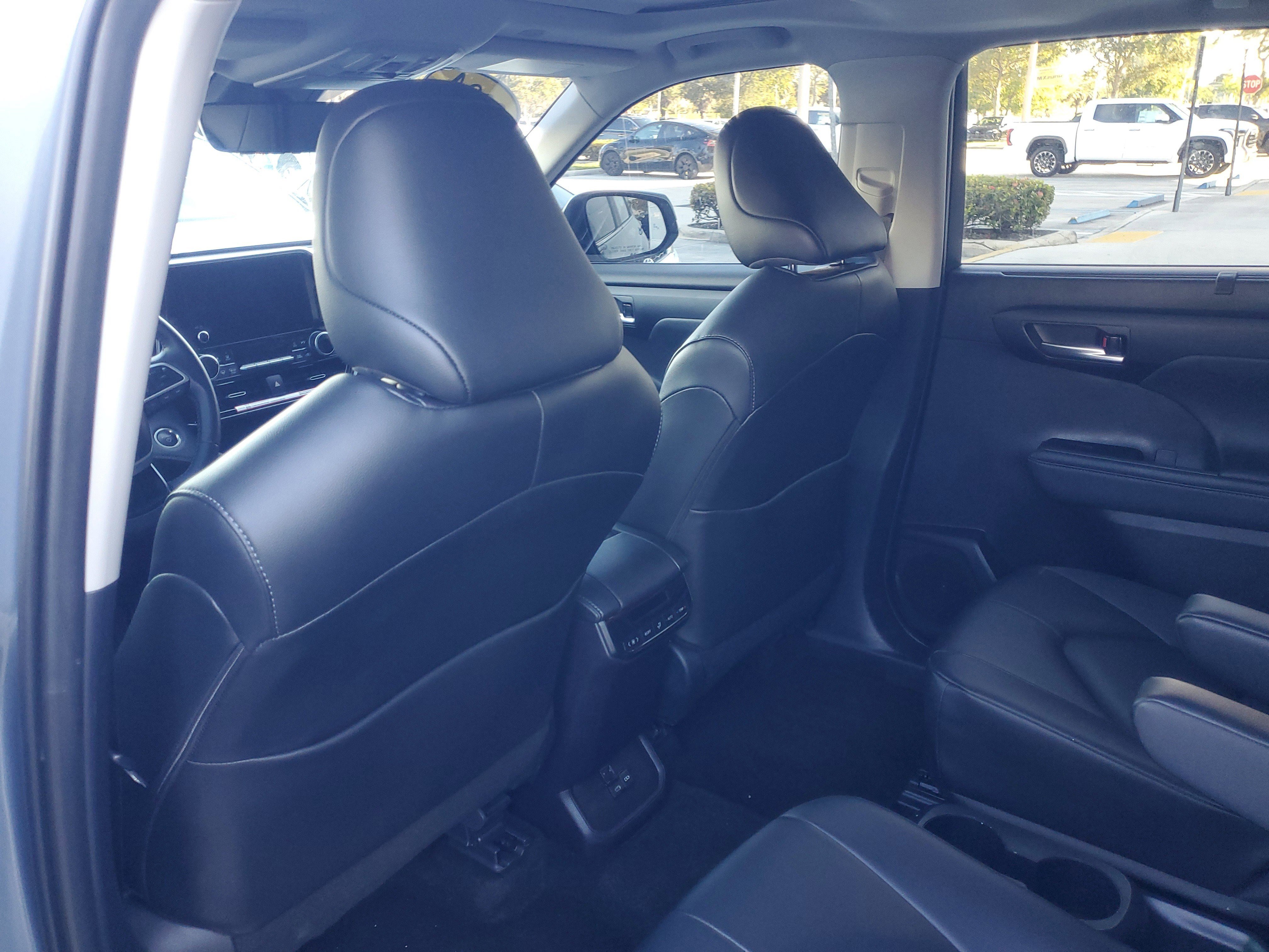 Used 2024 Toyota Highlander XLE image 10