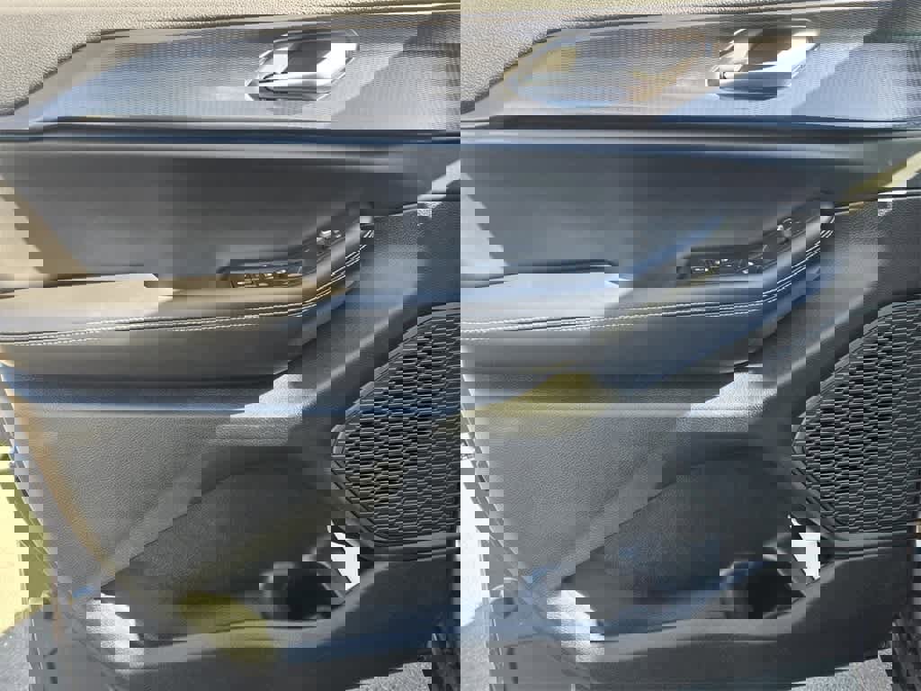 New 2025 Jeep Grand Cherokee Altitude image 14