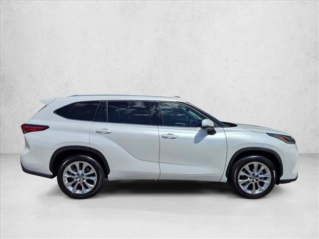 Used 2023 Toyota Highlander Limited FWD image 4