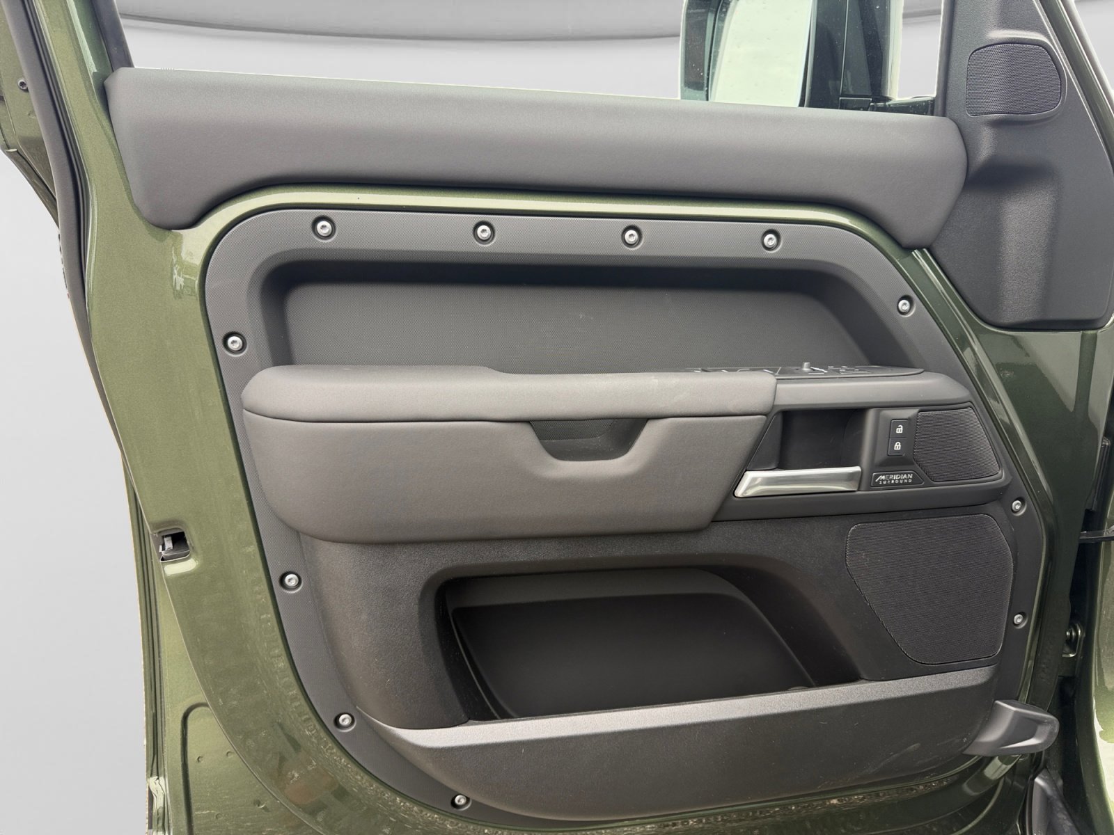 New 2026 Land Rover Defender 130 X-Dynamic SE image 11