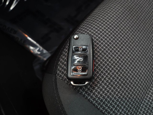 Used 2019 Volkswagen Beetle 2.0T S FWD image 36