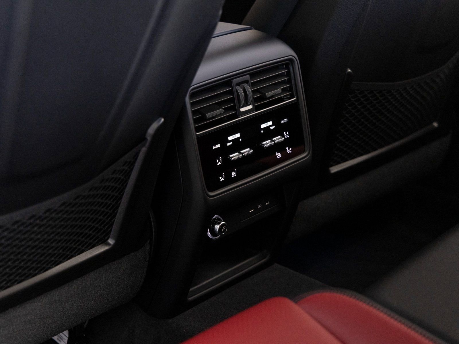 Certified 2025 Porsche Cayenne Coupe image 27