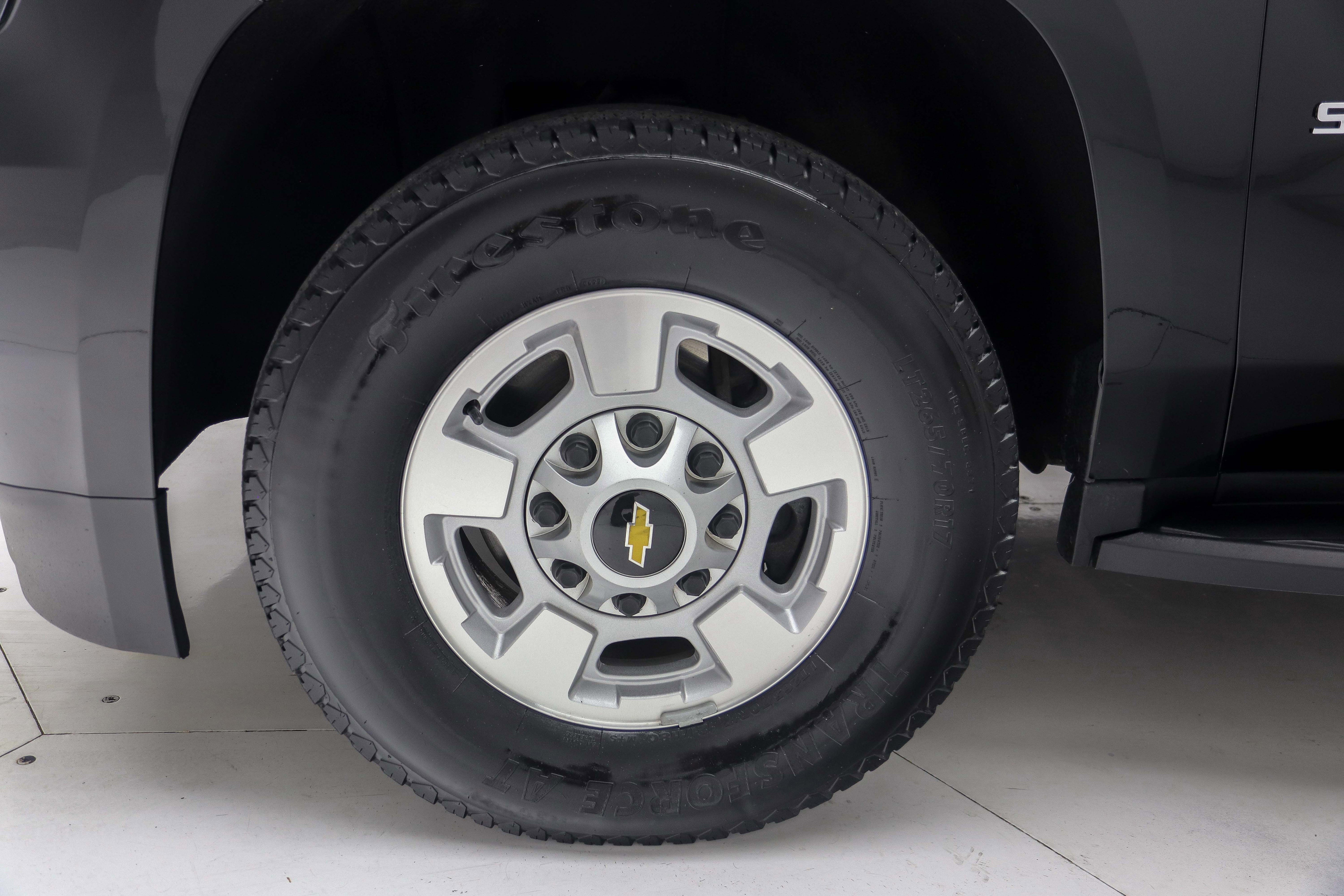 Used 2017 Chevrolet Suburban 3500 LS w/ Driver Alert Package AWD/4WD image 32