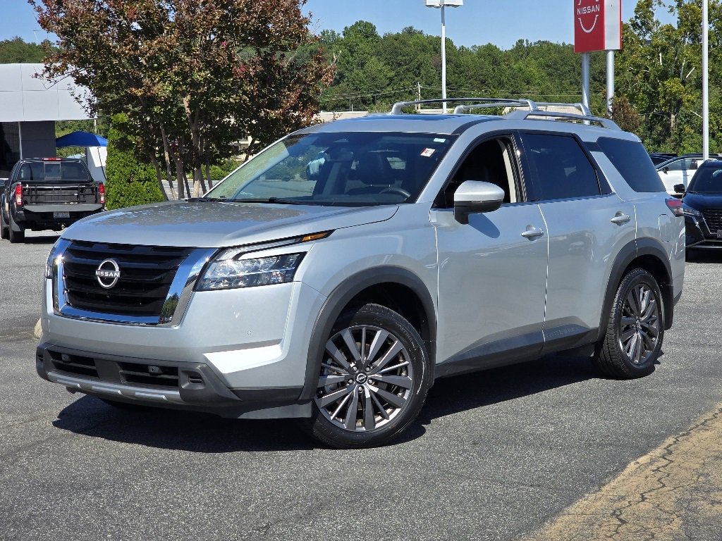 Used 2024 Nissan Pathfinder SL w/ SL Premium Package image 2