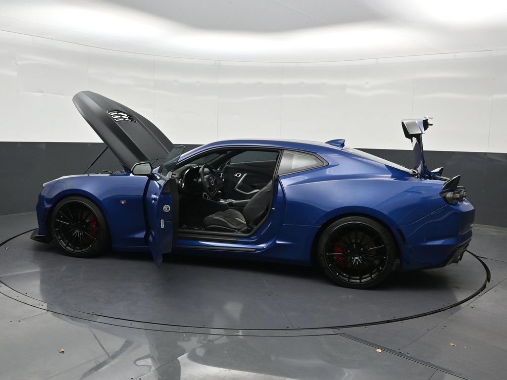 Used 2020 Chevrolet Camaro SS RWD image 34