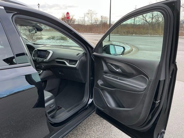 Used 2024 GMC Terrain SLT image 22