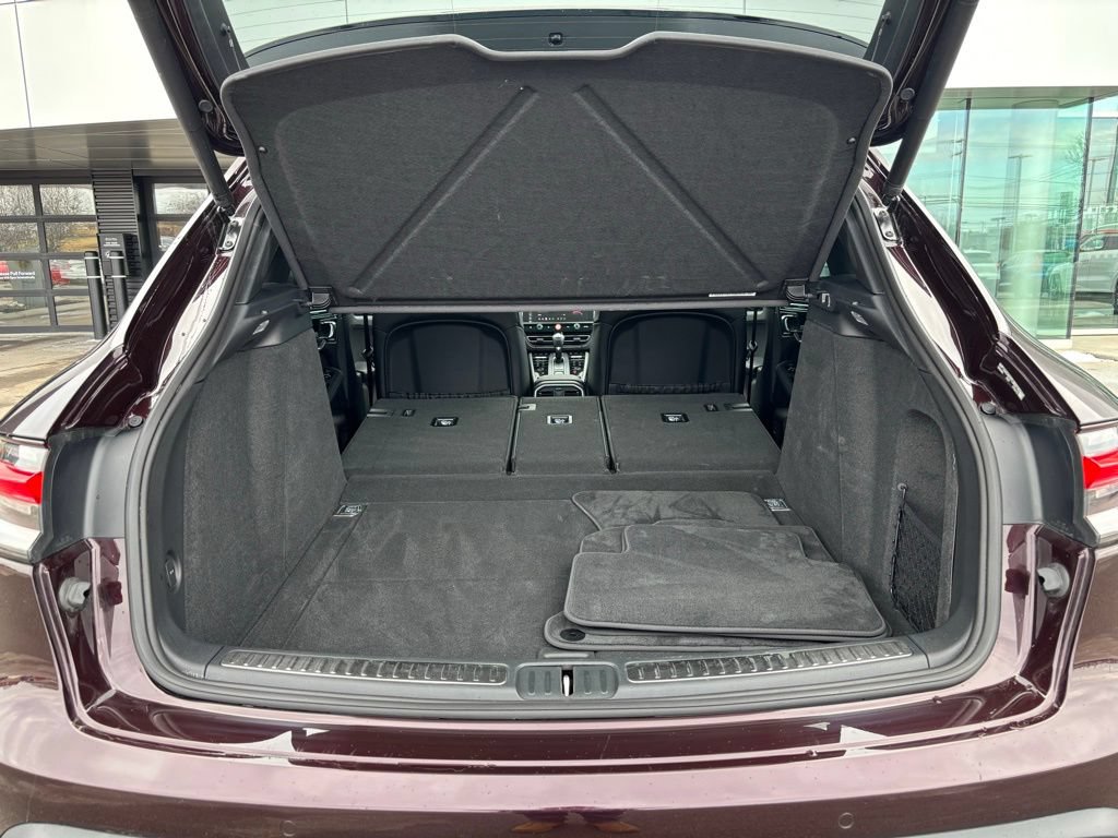Certified 2026 Porsche Macan AWD/4WD image 29
