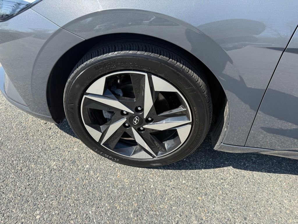 Used 2023 Hyundai Elantra SEL w/ Convenience Package FWD image 9
