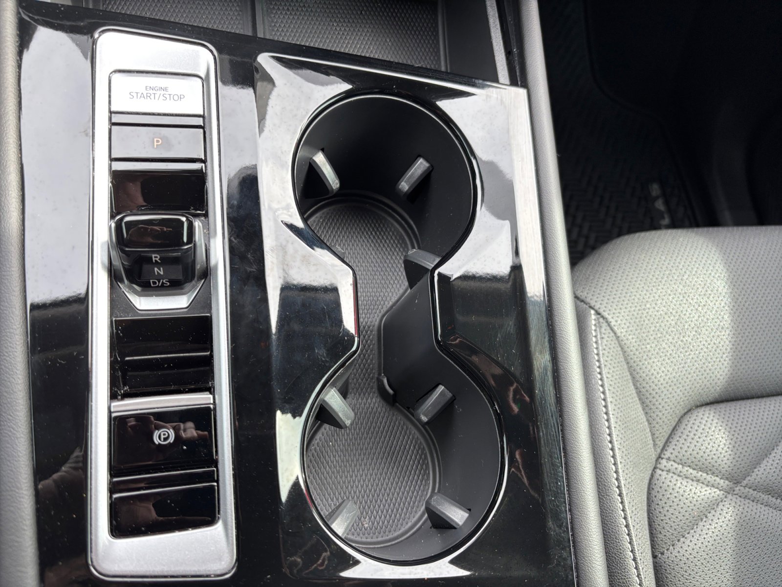 Used 2024 Volkswagen Atlas SE image 22