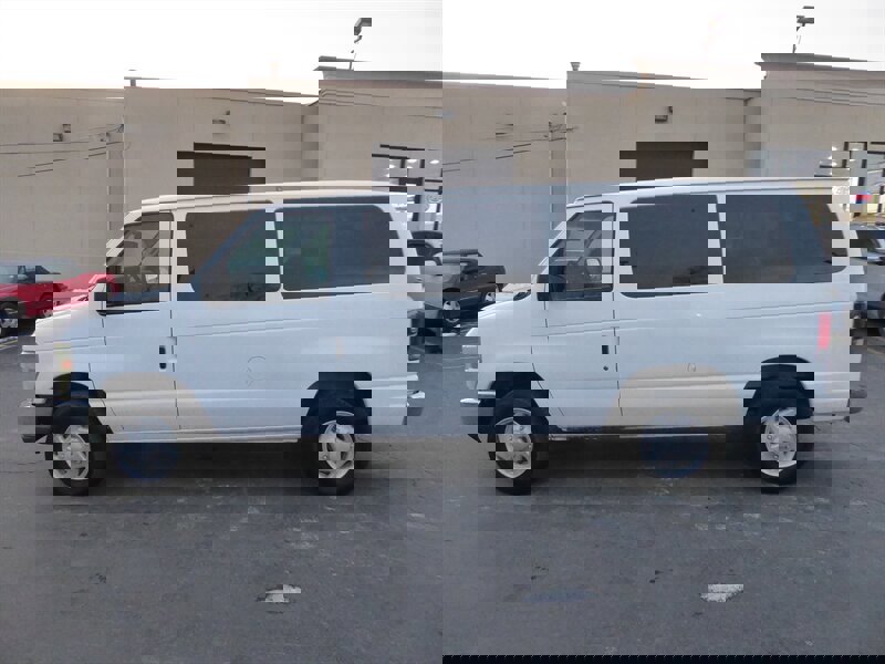 Used 2009 Ford E-350 and Econoline 350 XL image 4