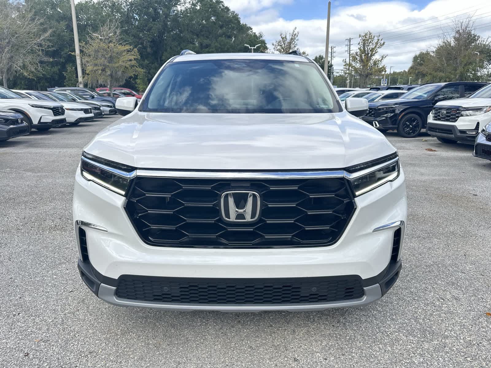 Certified 2025 Honda Pilot Touring image 9
