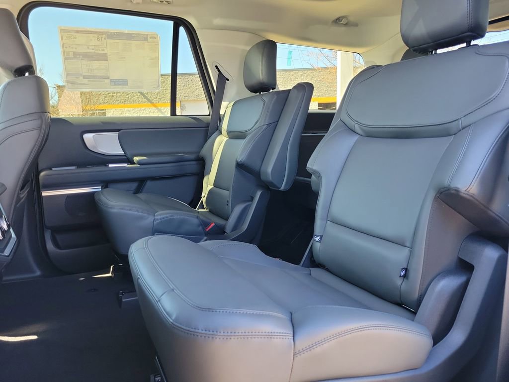 New 2026 Ford Expedition Active image 9