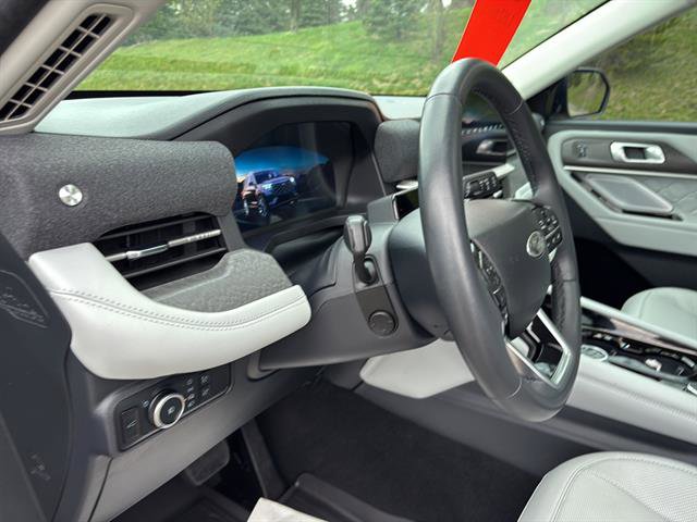 Used 2025 Ford Explorer Platinum w/ LUX Leather Package AWD/4WD image 13