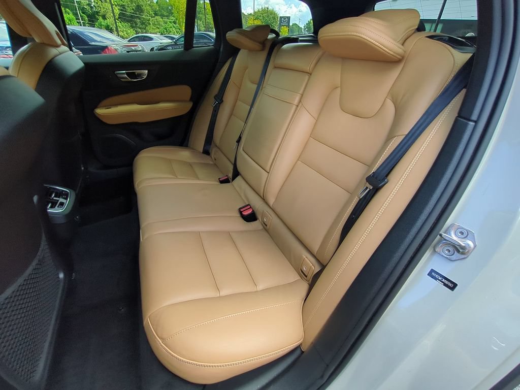 Used 2022 Volvo V60 T5 Cross Country w/ Lounge Package AWD/4WD image 12