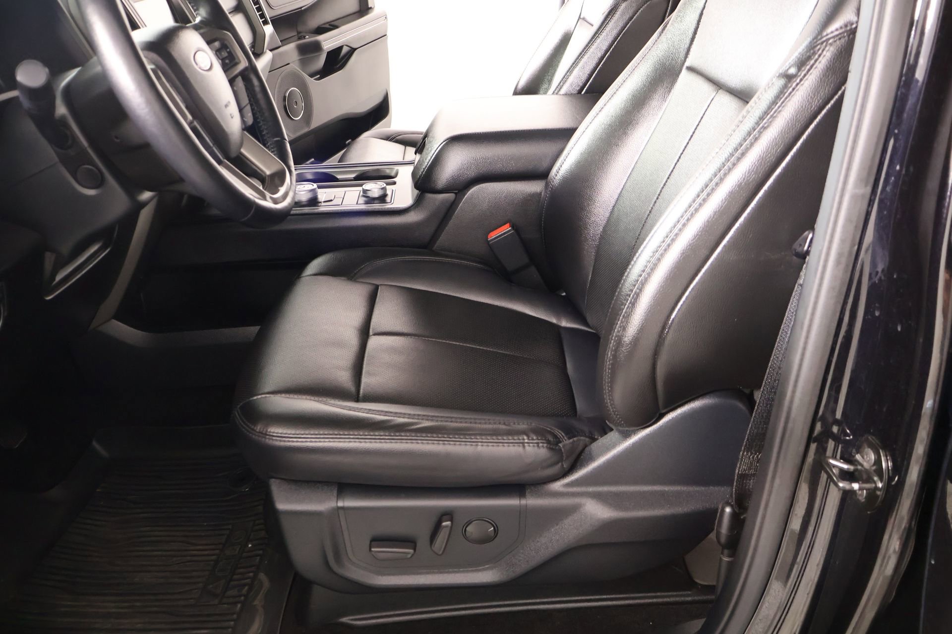 Used 2021 Ford Expedition XLT AWD/4WD image 12