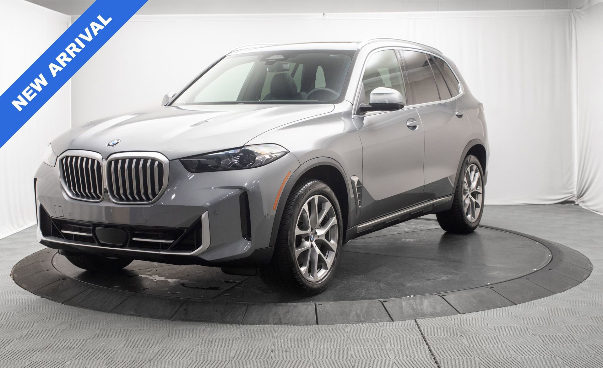 Used 2024 BMW X5 xDrive40i w/ Parking Assistance Package AWD/4WD image 6