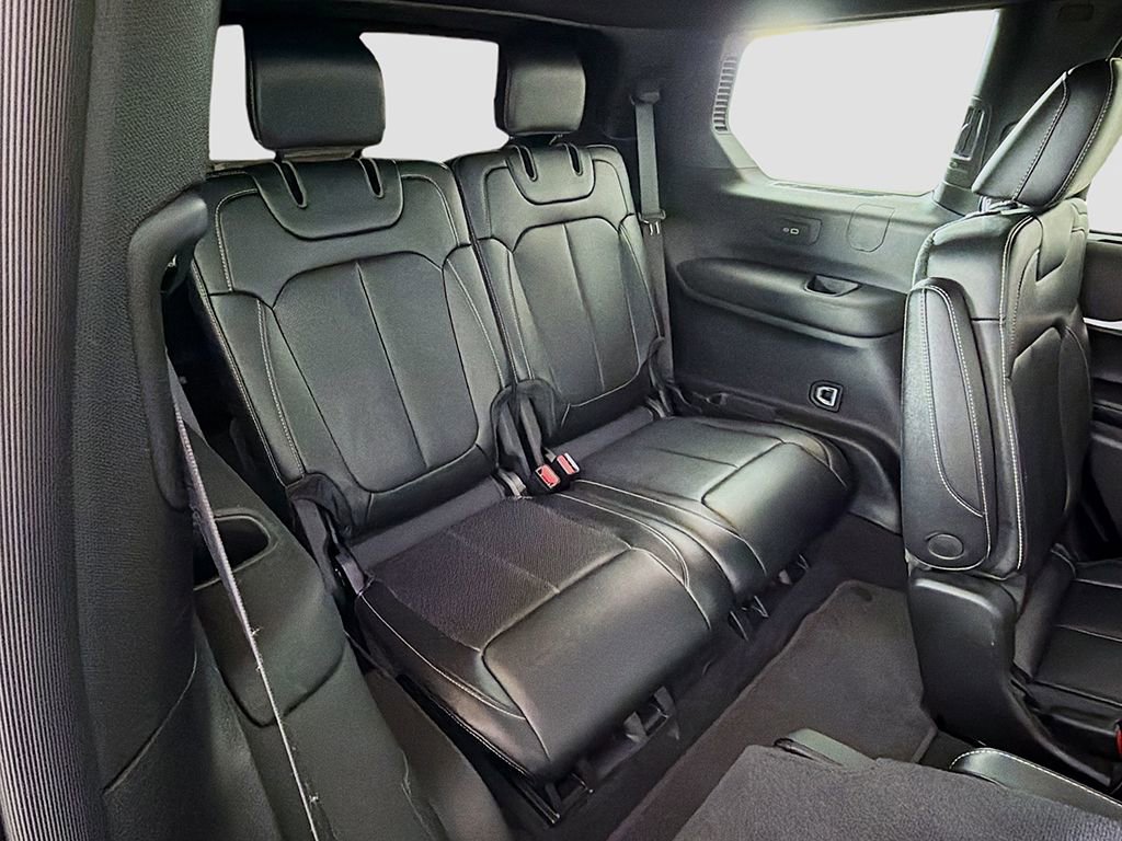 Used 2024 Jeep Grand Cherokee L Limited w/ Luxury Tech Group II image 30