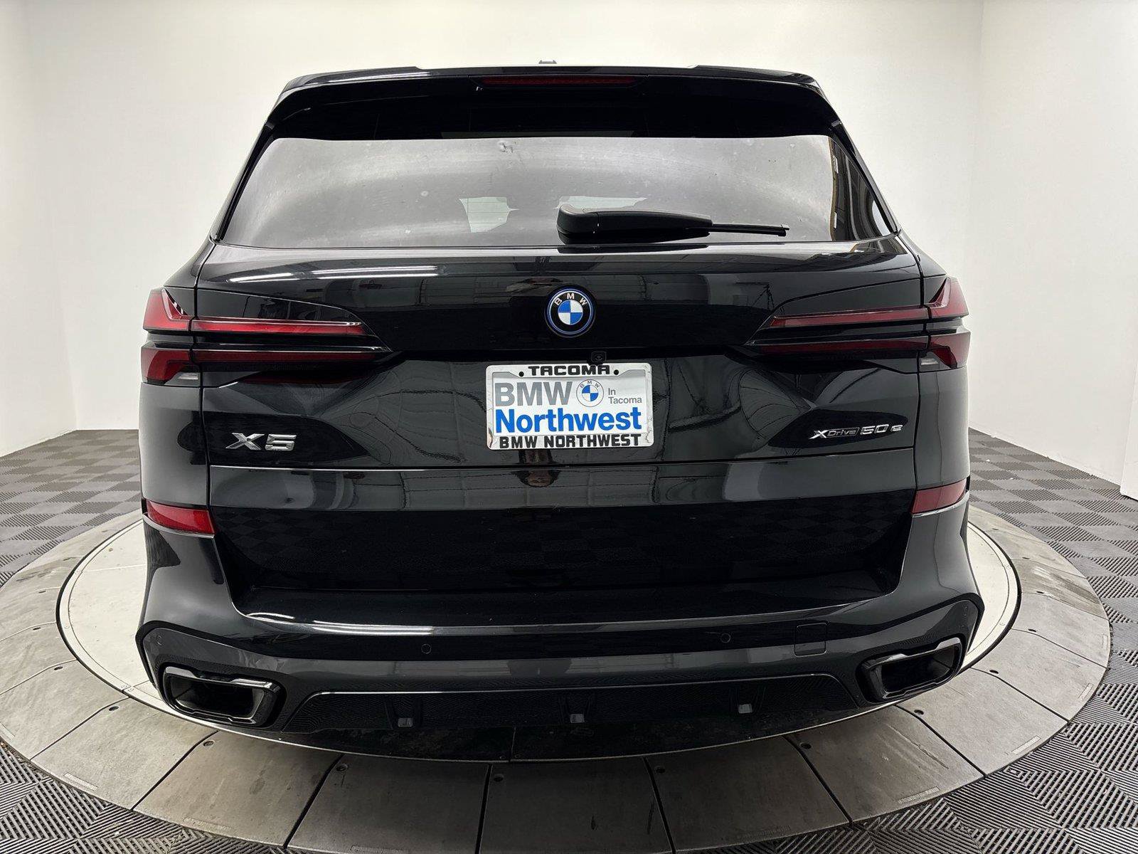 Used 2024 BMW X5 xDrive50e w/ Executive Package AWD/4WD image 3