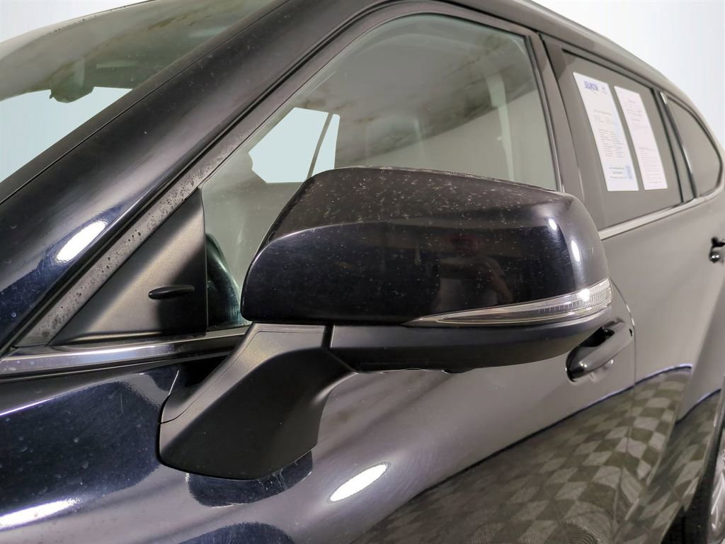 Used 2021 Toyota Highlander Platinum image 12