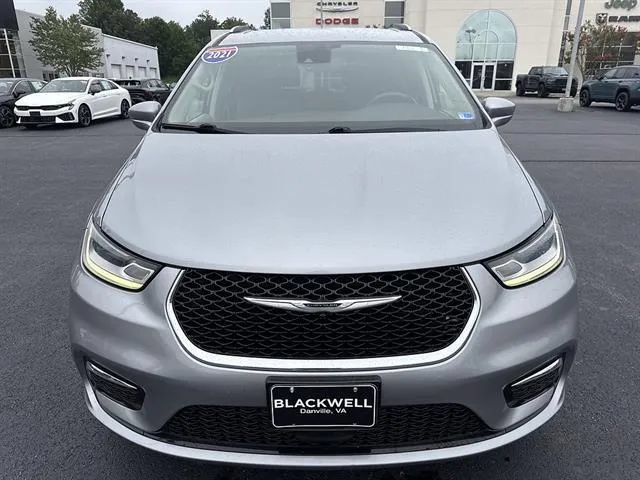 Used 2021 Chrysler Pacifica Touring-L FWD image 2