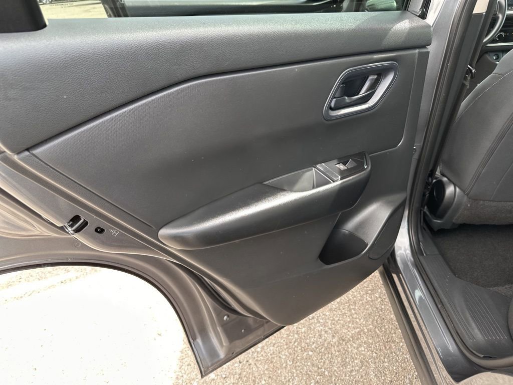 Used 2024 Nissan Rogue S image 19