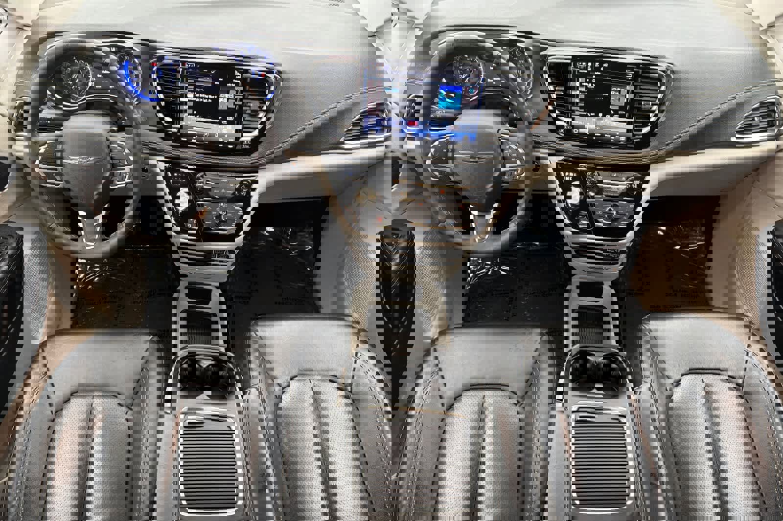 Used 2022 Chrysler Pacifica Touring-L image 3