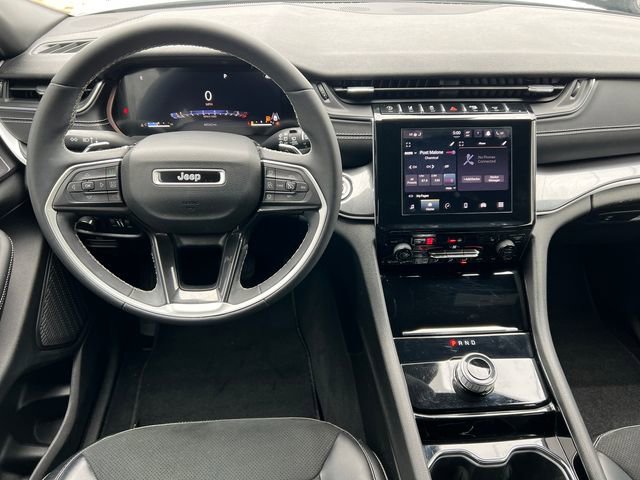 Used 2023 Jeep Grand Cherokee L Laredo image 3