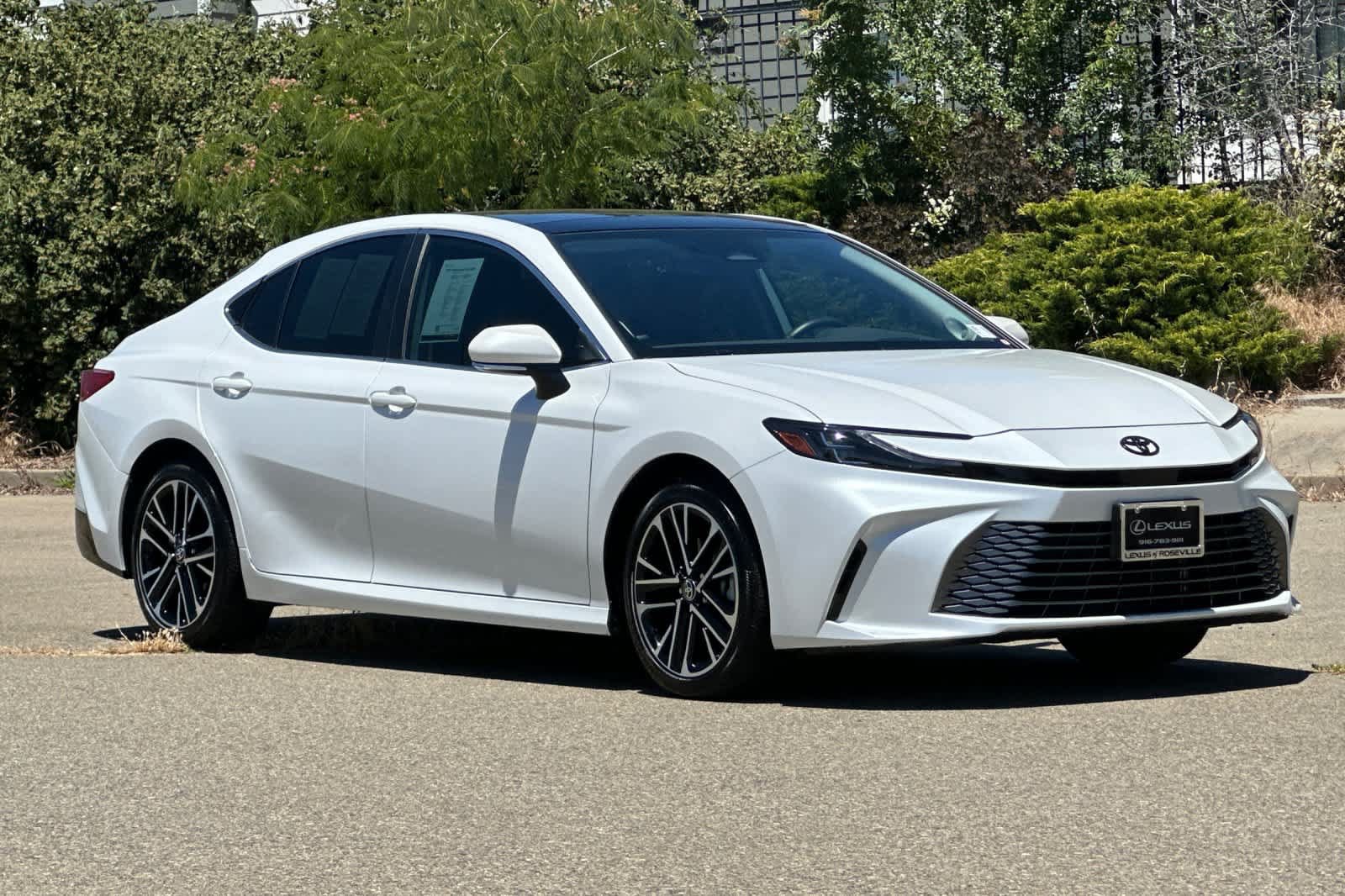 Used 2025 Toyota Camry XLE w/ Premium Package AWD/4WD image 5