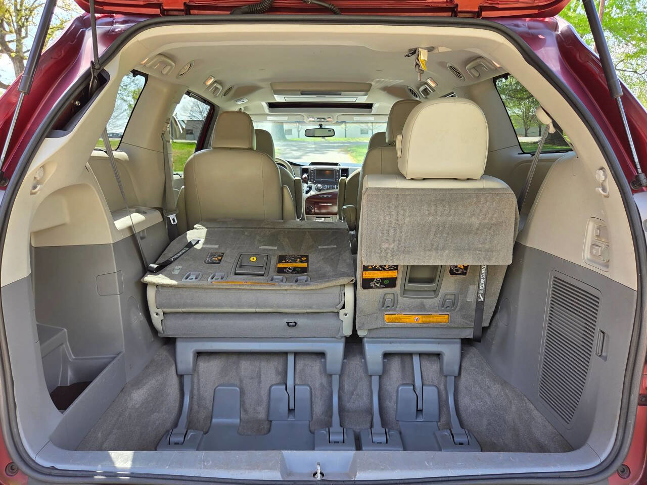 Used 2013 Toyota Sienna XLE image 42