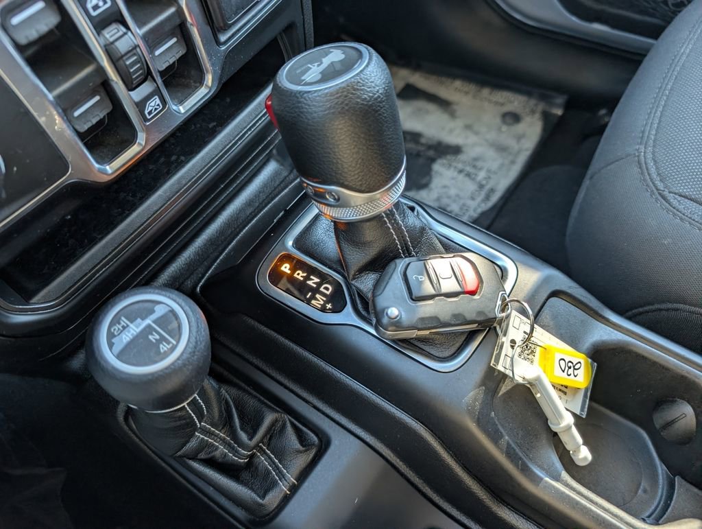 Used 2023 Jeep Wrangler Sahara image 31