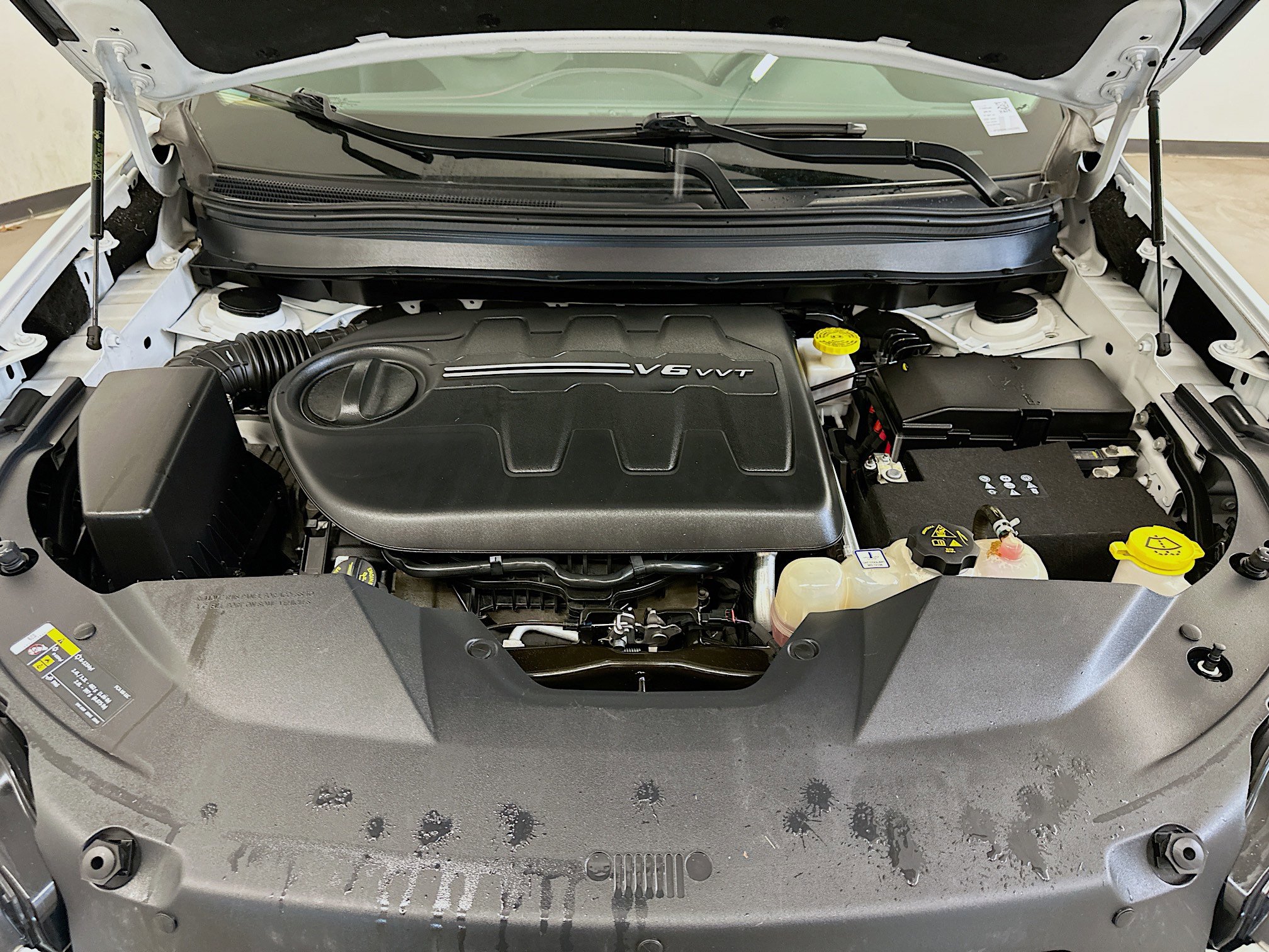 Used 2020 Jeep Cherokee Trailhawk w/ Cold Weather Group image 34